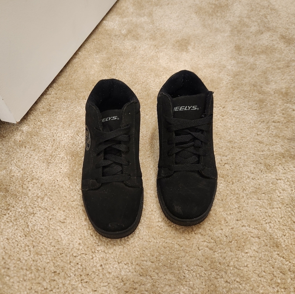 Youth Unisex Size 6 Black Heeleys Sneakers